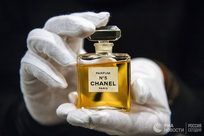 фото Московский музей парфюмерии, духи фото, фото музей парфюмерии, французские духи, Chanel 5 духи